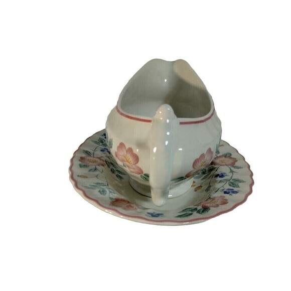 ChurchHill  Briar Rose Pattern Gravy Boat & Matching Drip Plate  Staffordshire‎ - Picture 2 of 10